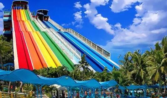 暹罗公园彩虹水滑梯