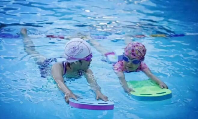 儿童学习游泳的最佳年龄段